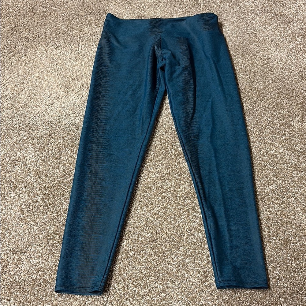 Onzie Blue Black Snake Print Crop Leggings sz M/L